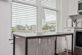 Luxury 1B1B with Balcony Downtown 542Blvd - 2