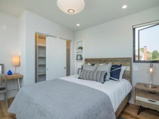 Walk to BART & Caltrain Modern Luxury Cottage - 4