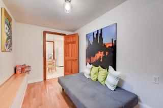 Quaint and Charming 2BR APT in Central Oakland - 8