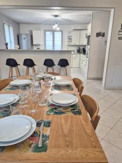 La Maison du Soleil Spacious Villa with Garden - 8