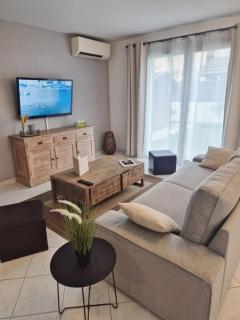 La Maison du Soleil Spacious Villa with Garden - 7