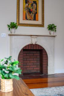 All-American classic,18 min to Manhattan - 8