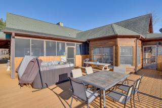 Pets Welcome! Shenandoah Log Home with Hot Tub - 9