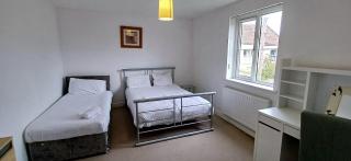 The Green House Durham Large Family & Contractor Stay Sleeps 12 with Ample Parking - 8