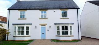 The Green House Durham Large Family & Contractor Stay Sleeps 12 with Ample Parking - 2
