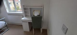 The Green House Durham Large Family & Contractor Stay Sleeps 12 with Ample Parking - 3