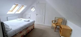 The Green House Durham Large Family & Contractor Stay Sleeps 12 with Ample Parking - 4