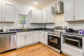 Stroll Festive Main St! Pet-Friendly Joplin Escape - 2