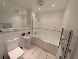 Chelmsford Central Flat with Dedicated Parking - 7