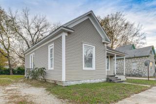 Stroll Festive Main St! Pet-Friendly Joplin Escape - 9