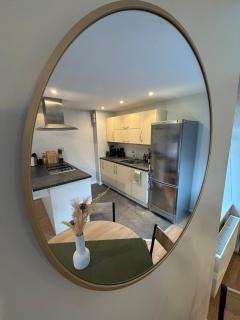 Chelmsford Central Flat with Dedicated Parking - 2