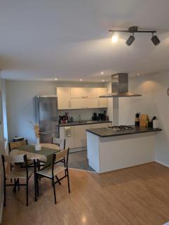 Chelmsford Central Flat with Dedicated Parking - 5