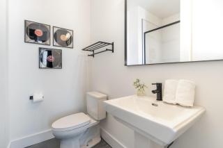 Nimbus-Rooftop Deck-Hot Tub-Mins to Broadway - 8