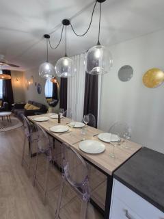 Les Cerisiers - Modern stylish apartment - 2 Mins walk to beach - 6