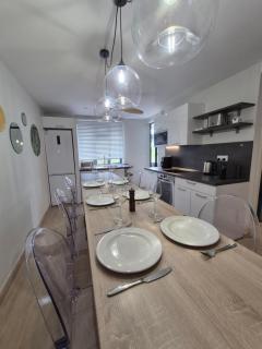 Les Cerisiers - Modern stylish apartment - 2 Mins walk to beach - 5