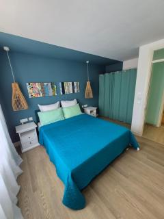 Les Cerisiers - Modern stylish apartment - 2 Mins walk to beach - 2