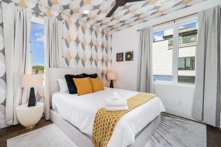 Melody Row-2 Unit Combo w/Hot Tub-Mins to Broadway - 2