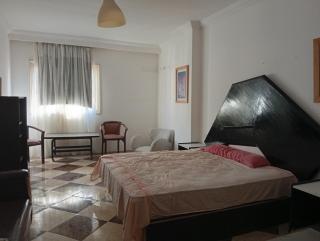 Downtown room near gym pool beach shops walking distance from all entertainment and shopping - 8