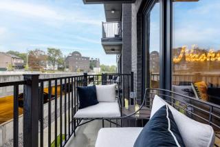 Twin Notes - Odyssey - 2 Units - Mins to Broadway - 9