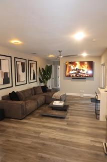 Spacious, Luxe Four bedroom House with Pool 15 mins away from Fort Lauderdale Airport, Beaches and Shops! - 8