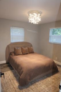 Spacious, Luxe Four bedroom House with Pool 15 mins away from Fort Lauderdale Airport, Beaches and Shops! - 3