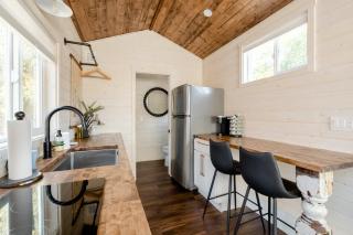 Stay Portland - The Tiny Farmhouse on Alberta - 1