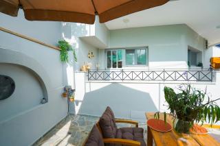 Moschato modern cozy apartment with private yard - 1