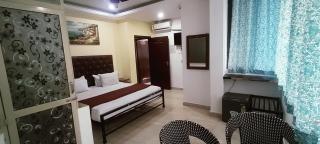 JS Holidayss Inn - 3