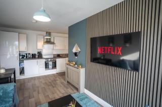 Harlow Flat - Perfect for Families or Contractors - 8