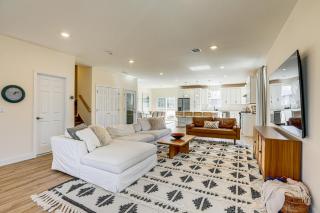 Walk to Keansburg Beach! Family Home with Pool - 4