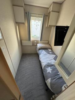 Beautiful Holiday Home 3 Bed Caravan by The Beach, Free Wifi, Games Console, TVs & DVD's, Passes Not Included - 3