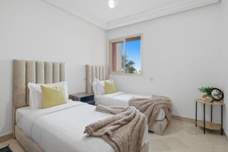 Modern apartment, swimming pool and sports - 5