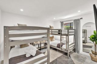 Lux Villa Heated Pool, Gym, Games, Golf, Near Beach - 1