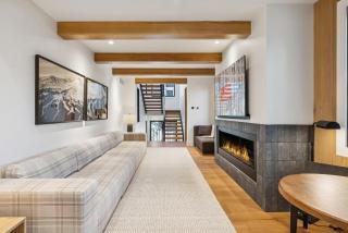 Crescent House at Old Town - 9