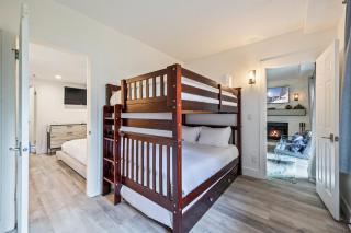 Unbeatable Location, Sleeps 6, 1 min walk to Ski & Bike Access, Shared Hot Tub, Walk to Main Street - 6