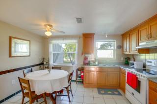 3 Mi to Beach! Sunny Englewood Retreat with Lanai - 1