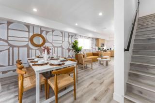 Vibrant LA 3BR with Rooftop Access and Wi-Fi, Sleeps 8 - 4