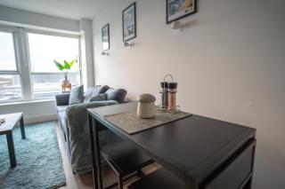 Harlow Flat - Perfect for Families or Contractors - 8