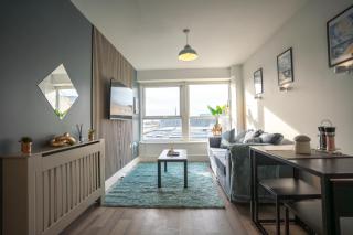 Harlow Flat - Perfect for Families or Contractors - 5