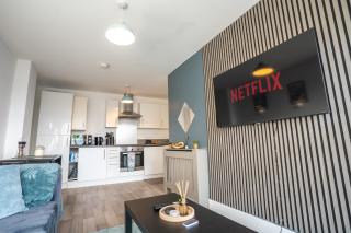 Harlow Flat - Perfect for Families or Contractors - 6