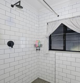 Spacious Beach Apartment with Sea & Ocean View - 3