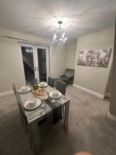 3BR Home, Driveway Parking, 1GB WiFi - 7