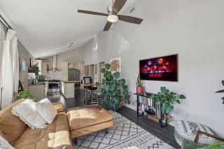 East Austin Bungalow - 7