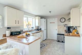 Modern 3-Bed in Historic Evesham & Garden - 5