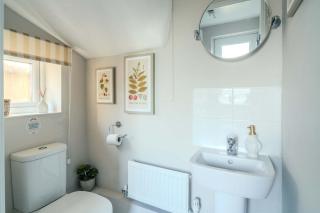 Modern 3-Bed in Historic Evesham & Garden - 2