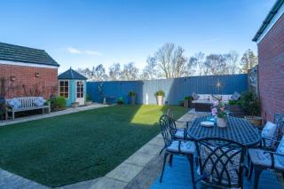 Spacious Cotswolds Base, Private Garden & Parking - 7