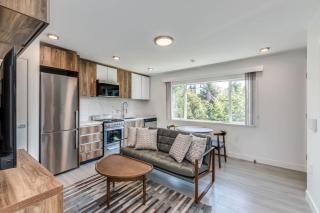 Luxury Penthouse with Large Patio & Prime Location - 9