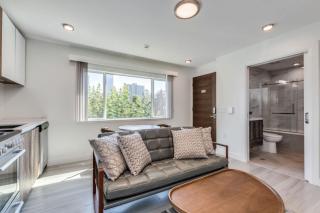 Luxury Penthouse with Large Patio & Prime Location - 8