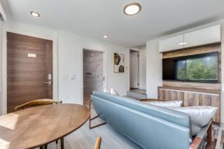 Luxury Penthouse with Large Patio & Prime Location - 7