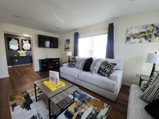 The Rhode House- Comfortable and Close to All! - 0